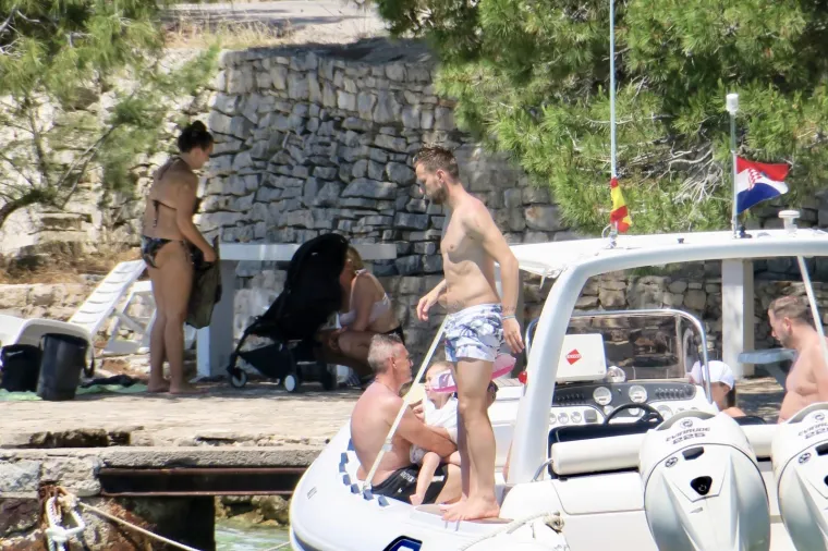 &Scaron;olta - Hrvatski nogometni reprezentativac Ivan Rakitić s obitelji uživa na ljetovanju na jadranskoj obali. Photo: Ivo Čagalj/PIXSELL