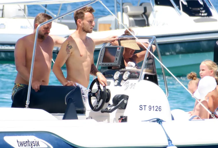 &Scaron;olta - Hrvatski nogometni reprezentativac Ivan Rakitić s obitelji uživa na ljetovanju na jadranskoj obali. Photo: Ivo Čagalj/PIXSELL