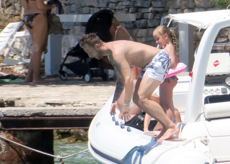 &Scaron;olta - Hrvatski nogometni reprezentativac Ivan Rakitić s obitelji uživa na ljetovanju na jadranskoj obali. Photo: Ivo Čagalj/PIXSELL