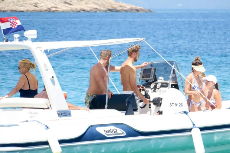 &Scaron;olta - Hrvatski nogometni reprezentativac Ivan Rakitić s obitelji uživa na ljetovanju na jadranskoj obali. Photo: Ivo Čagalj/PIXSELL