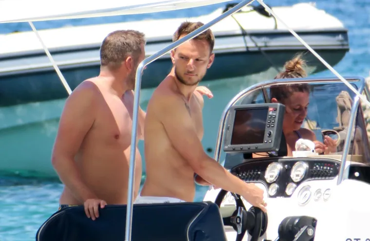 &Scaron;olta - Hrvatski nogometni reprezentativac Ivan Rakitić s obitelji uživa na ljetovanju na jadranskoj obali. Photo: Ivo Čagalj/PIXSELL