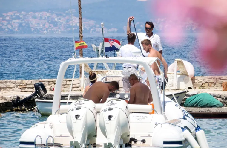 &Scaron;olta - Hrvatski nogometni reprezentativac Ivan Rakitić s obitelji uživa na ljetovanju na jadranskoj obali. Photo: Ivo Čagalj/PIXSELL