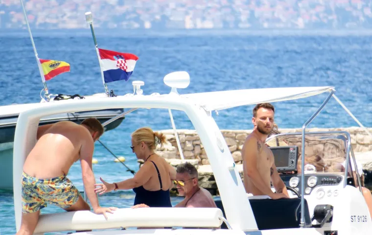 &Scaron;olta - Hrvatski nogometni reprezentativac Ivan Rakitić s obitelji uživa na ljetovanju na jadranskoj obali. Photo: Ivo Čagalj/PIXSELL