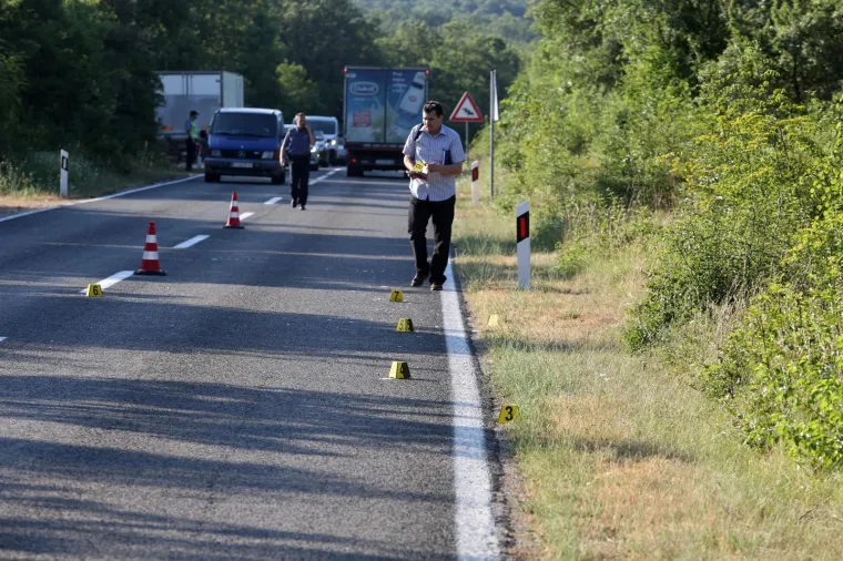 TE&Scaron;KA PROMETNA NESREĆA NA KRKU: Dostavnim vozilom naletio na pje&scaron;aka i usmrtio ga
