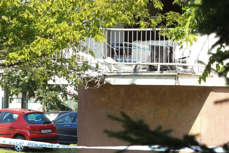 Eksplozija &scaron;okirala Vinkovčane! Raznesen balkon na zgradi, o&scaron;tećena vozila, jedna osoba ozlijeđena