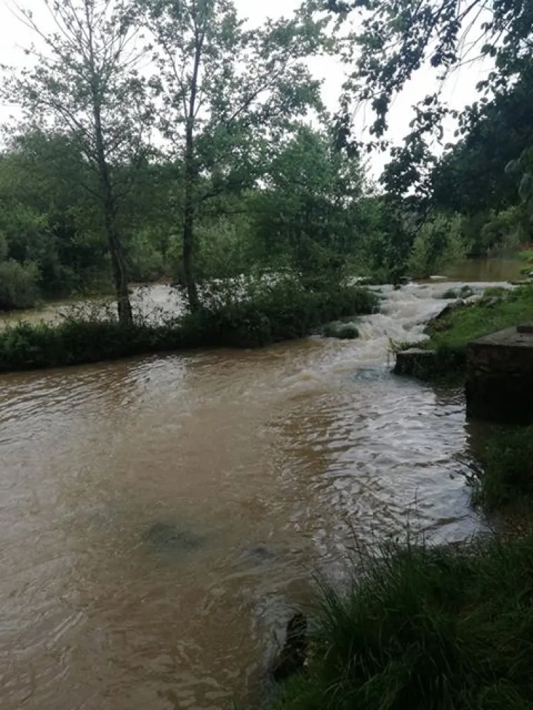 Ovo ne pamte ni najstariji stanovnici koji žive na obali Mrežnice: 'Pretvorila se u blatnu kaljužu'