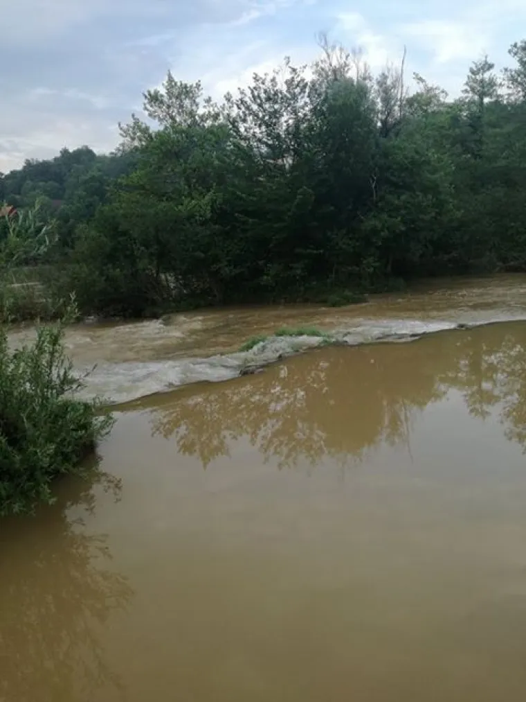 Ovo ne pamte ni najstariji stanovnici koji žive na obali Mrežnice: 'Pretvorila se u blatnu kaljužu'