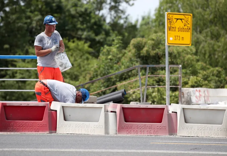 Dok jedni odmaraju na moru, drugi se znoje na vrelom asfaltu: Zagreb je i ovo ljeto postao veliko gradili&scaron;te