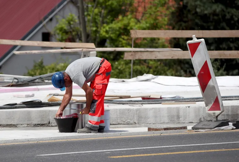 Dok jedni odmaraju na moru, drugi se znoje na vrelom asfaltu: Zagreb je i ovo ljeto postao veliko gradili&scaron;te