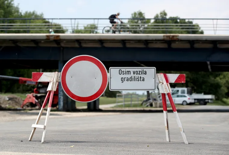 Dok jedni odmaraju na moru, drugi se znoje na vrelom asfaltu: Zagreb je i ovo ljeto postao veliko gradili&scaron;te