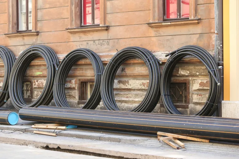 Dok jedni odmaraju na moru, drugi se znoje na vrelom asfaltu: Zagreb je i ovo ljeto postao veliko gradili&scaron;te