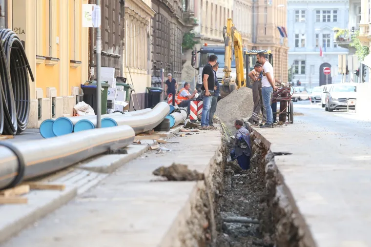 Dok jedni odmaraju na moru, drugi se znoje na vrelom asfaltu: Zagreb je i ovo ljeto postao veliko gradili&scaron;te