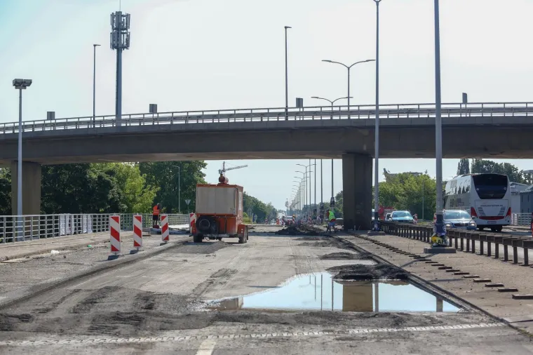 Dok jedni odmaraju na moru, drugi se znoje na vrelom asfaltu: Zagreb je i ovo ljeto postao veliko gradili&scaron;te