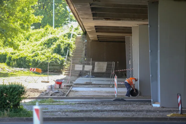 Dok jedni odmaraju na moru, drugi se znoje na vrelom asfaltu: Zagreb je i ovo ljeto postao veliko gradili&scaron;te