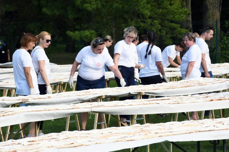 U Sisku pripremljena najduža &scaron;trudla na svijetu dogačka 1,7 kilometar