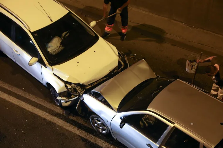 SUDAR DVA AUTOMOBILA ISPOD PODVOŽNJAKA U SELSKOJ: Jedna osoba je lakše ozlijeđena