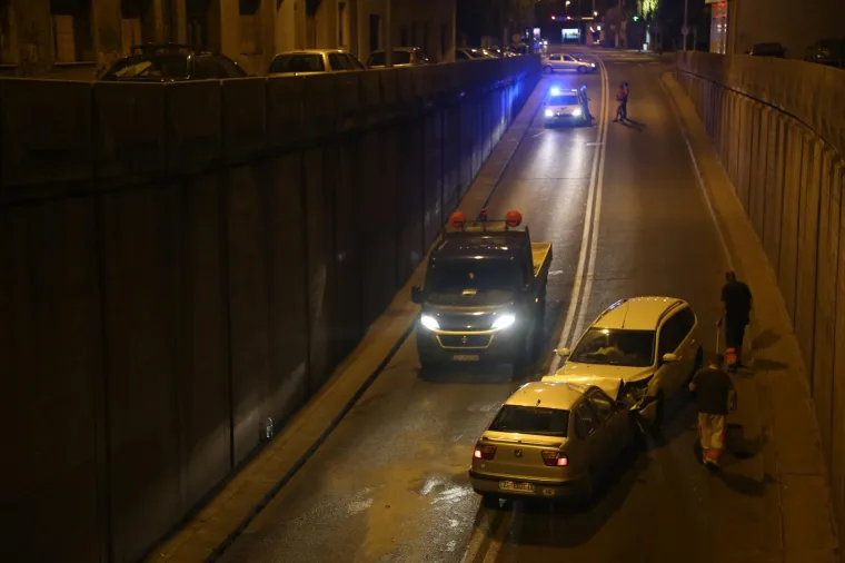 SUDAR DVA AUTOMOBILA ISPOD PODVOŽNJAKA U SELSKOJ: Jedna osoba je lakše ozlijeđena