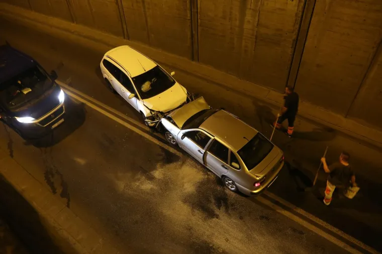 SUDAR DVA AUTOMOBILA ISPOD PODVOŽNJAKA U SELSKOJ: Jedna osoba je lakše ozlijeđena