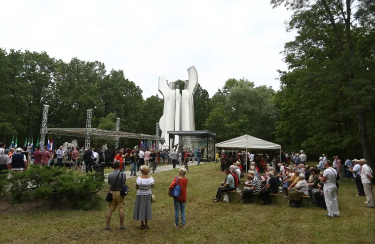 Zoran Milanović slavi Dan antifa&scaron;ističke borbe: Uz bok su mu stajali Bandić, Mesić, Josipović...