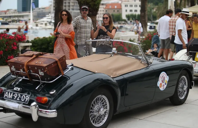 Kakvi ljepotani! Splitsku rivu ukrasili automobili koji mame poglede gdje god se pojave