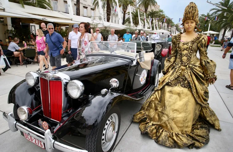 Kakvi ljepotani! Splitsku rivu ukrasili automobili koji mame poglede gdje god se pojave