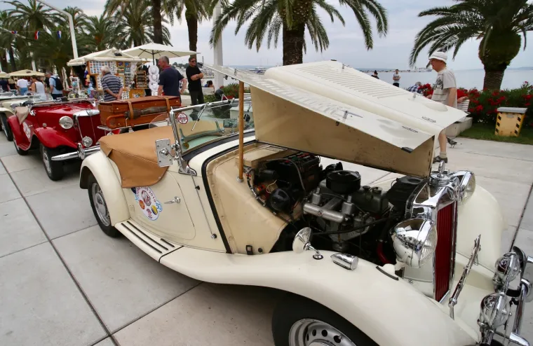 Kakvi ljepotani! Splitsku rivu ukrasili automobili koji mame poglede gdje god se pojave