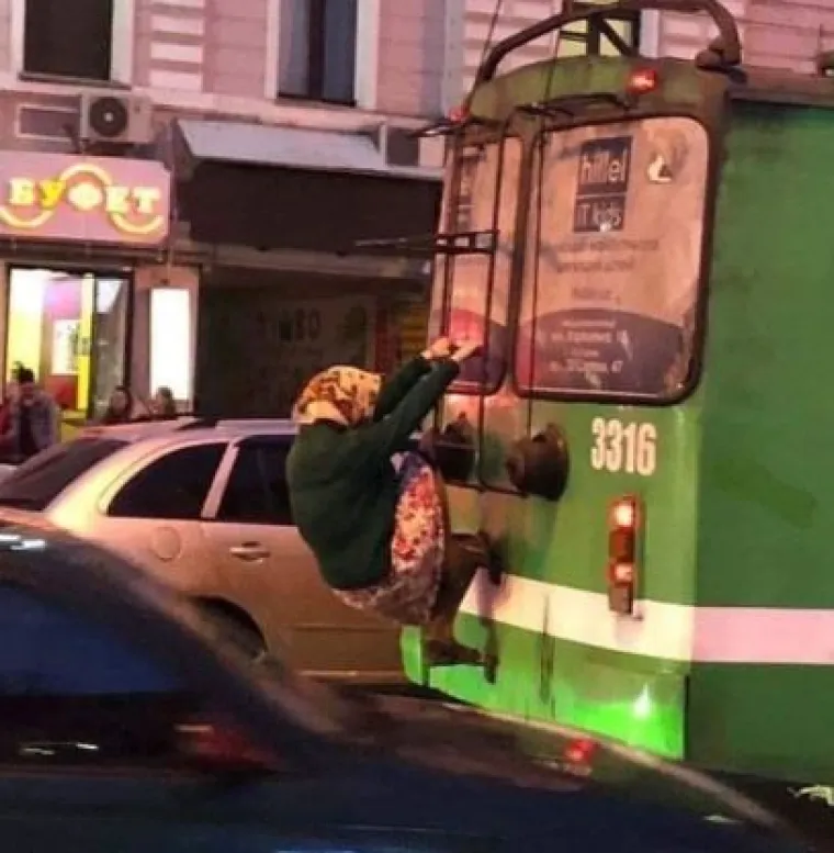 Babu&scaron;ka na tramvaju, zmija na suvozačkom: &Scaron;to sve nećemo vidjeti na cesti?