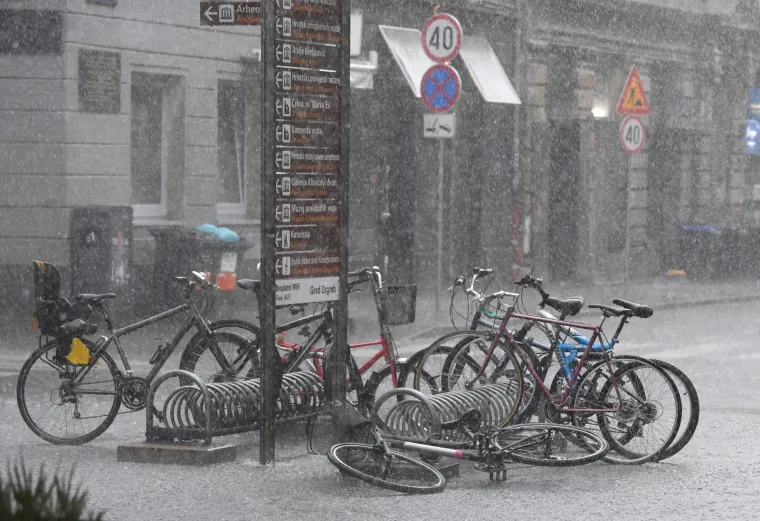 22.06.2019., Zagreb - Oko 16 sati Zagreb je zahvatilo olujno nevrijeme praćeno obilnom ki&scaron;om i grmljavinom. F: Marko Lukunić/PIXSELL