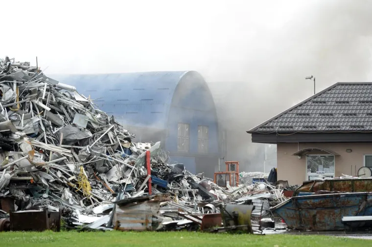 Požar u Varaždinu! Plamen se počeo &scaron;iriti iz prostorije za sortiranje mje&scaron;ovitog otpada