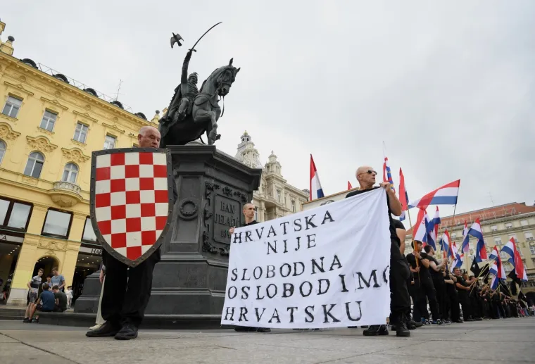Desničari mar&scaron;irali centrom Zagreba uz budno oko policije i s porukom: 'Oslobodimo Hrvatsku'