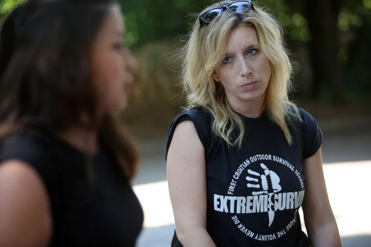 SLUČAJ SILOVANJA I ZLOSTAVLJANJA &Scaron;TIĆENIKA: Održali prosvjed ispred Doma za odgoj djece i mladeži u Puli