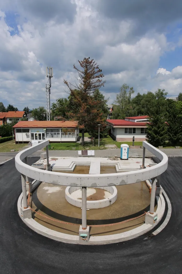 Općina konj&scaron;ćina gradi fontanu koja podsjeća na usta&scaron;ki simbol. A cijeli projekt financiran je europskim novcem.