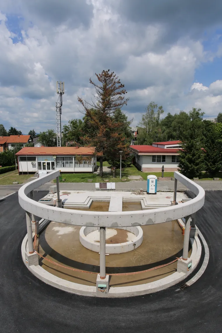 Slučajnost ili? U zagorskoj općini Konj&scaron;čina novcem iz EU gradi se fontana u obliku slova 'U'