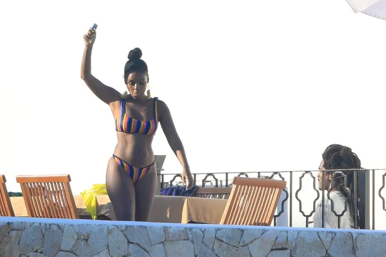 Poznata američka pjevačica i kantautorica Janelle Monae s prijateljicama je uživala na plaži u meksičkom Cabu. Foto: Profimedia