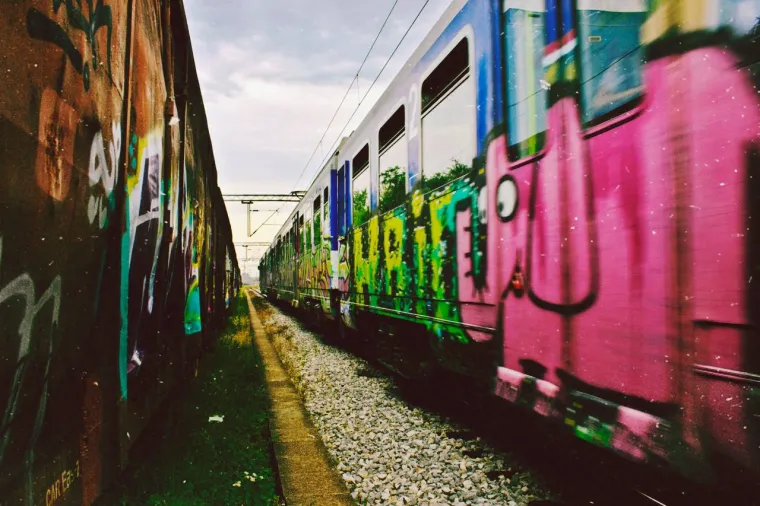 Umjesto kičastih grbova i metastaze fontana: Doživite Zagreb kroz mistične 'antirazglednice'