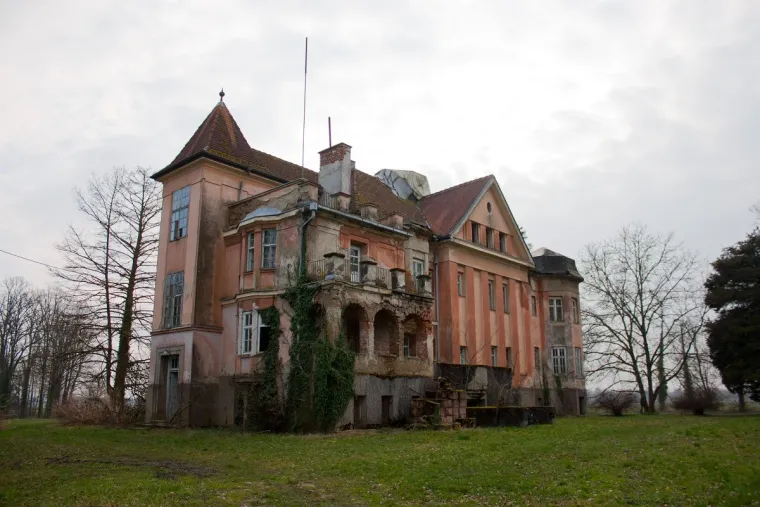 Umjesto kičastih grbova i metastaze fontana: Doživite Zagreb kroz mistične 'antirazglednice'