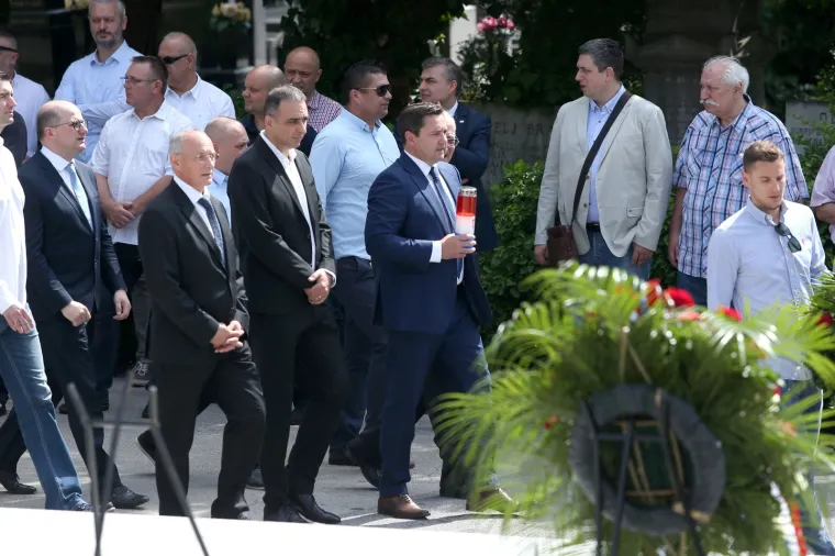 Državni vrh na Mirogoju položio vijenac povodom Dana državnosti