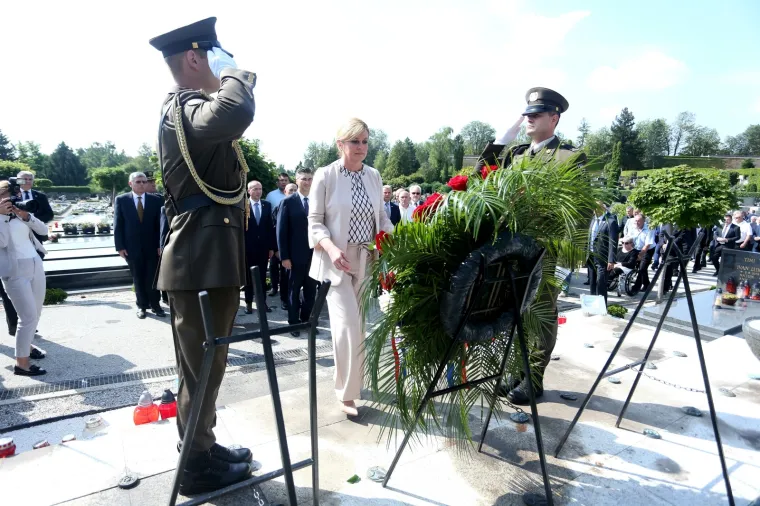 Državni vrh na Mirogoju položio vijenac povodom Dana državnosti