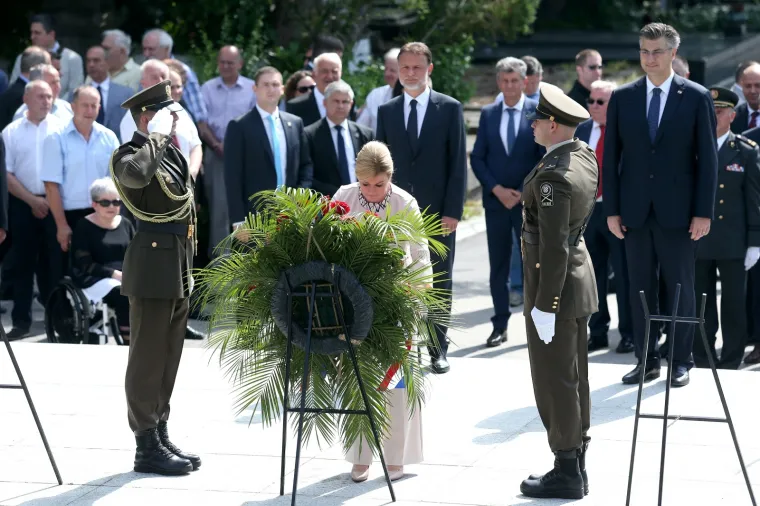 Državni vrh na Mirogoju položio vijenac povodom Dana državnosti