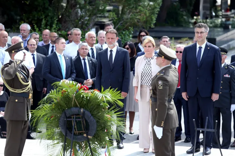 Državni vrh na Mirogoju položio vijenac povodom Dana državnosti