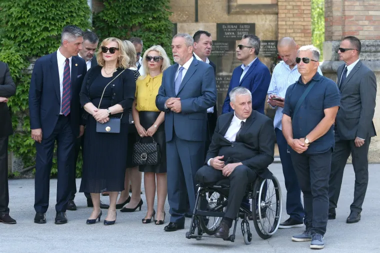 Državni vrh na Mirogoju položio vijenac povodom Dana državnosti