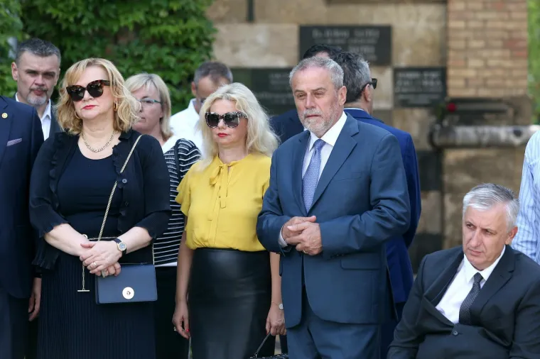 Državni vrh na Mirogoju položio vijenac povodom Dana državnosti