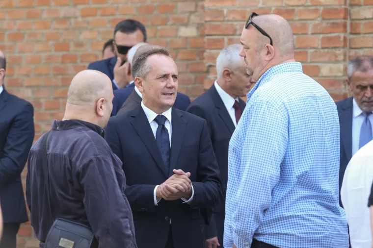 Državni vrh na Mirogoju položio vijenac povodom Dana državnosti