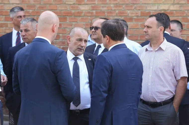 Državni vrh na Mirogoju položio vijenac povodom Dana državnosti