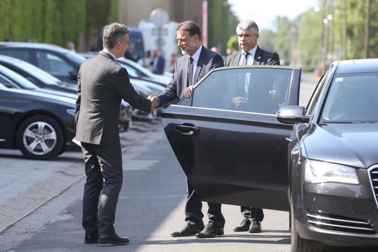 Državni vrh na Mirogoju položio vijenac povodom Dana državnosti