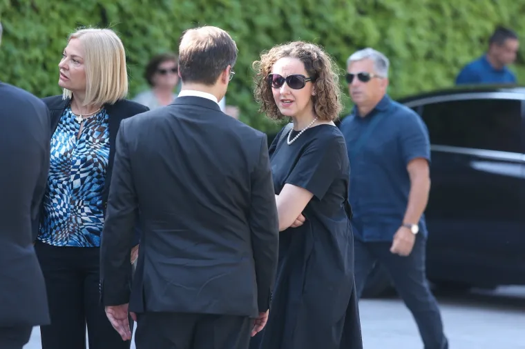 Državni vrh na Mirogoju položio vijenac povodom Dana državnosti