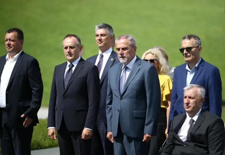 Državni vrh na Mirogoju položio vijenac povodom Dana državnosti