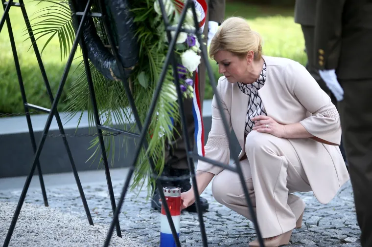 Državni vrh na Mirogoju položio vijenac povodom Dana državnosti