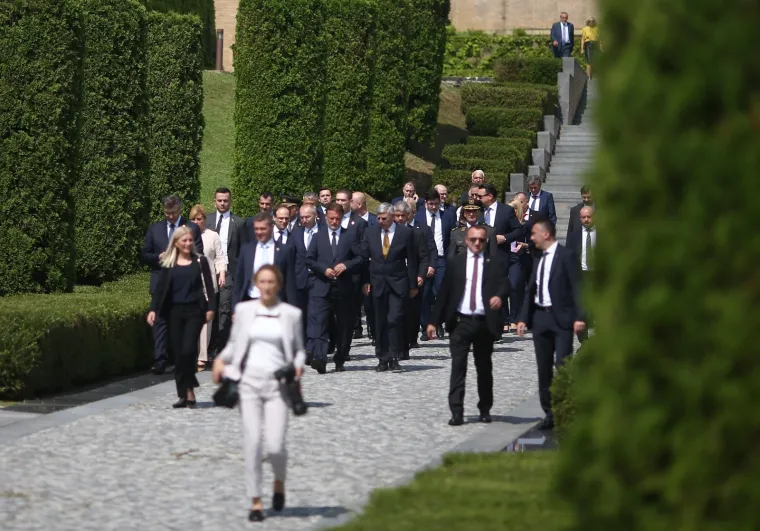 Državni vrh na Mirogoju položio vijenac povodom Dana državnosti