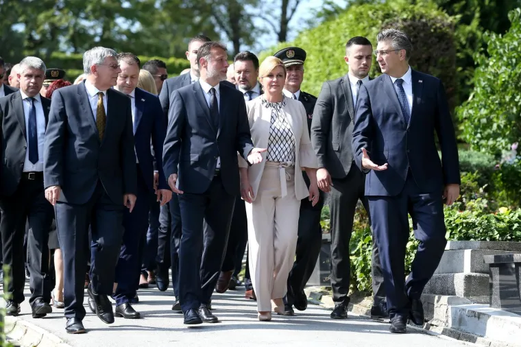 Državni vrh na Mirogoju položio vijenac povodom Dana državnosti